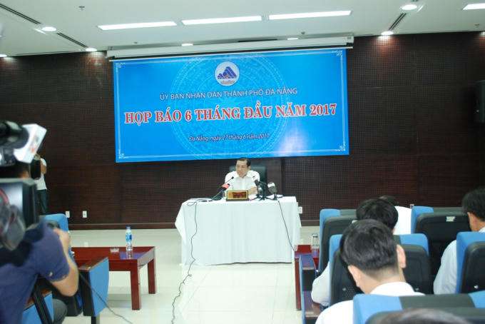Lãnh đạo thành phố trả lời nhiều vấn đề nóng với xã hội.