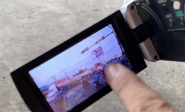 M&aacute;y quay phim của nam thanh ni&ecirc;n ghi lại nhiều lỗi vi phạm của người tham gia giao th&ocirc;ng..