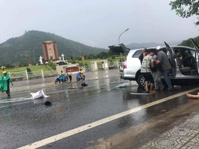 Một số hình ảnh về vụ tai nạn.