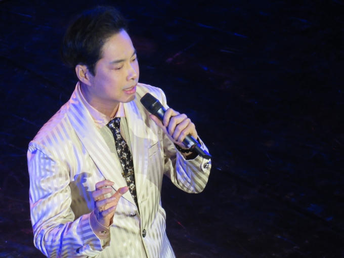  Danh ca Phương Dung và “ông hoàng nhạc sến” Ngọc Sơn đã có phần thể hiện thành công những ca khúc nổi tiếng đã làm nên tên tuổi của họ.