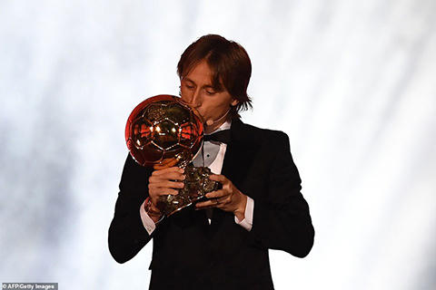 Modric đã vượt qua Ronaldo và Messi để giành danh hiệu Quả bóng Vàng 2018. Ảnh: (Getty Images)