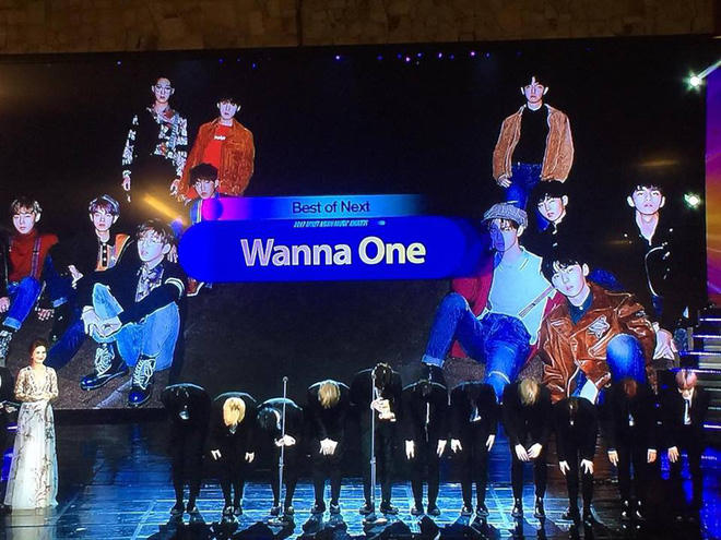 Nhóm nhạc Hàn Quốc Wanna One nhận giải "nghệ sĩ tiềm năng".