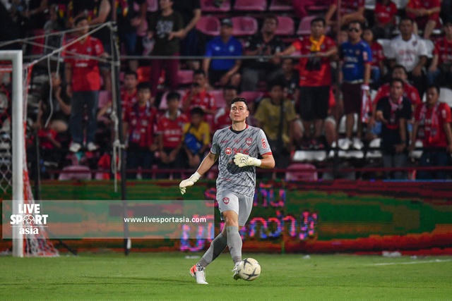 Văn Lâm đang quyết tâm lấy lại vị trí số 1 ở CLB Muangthong United