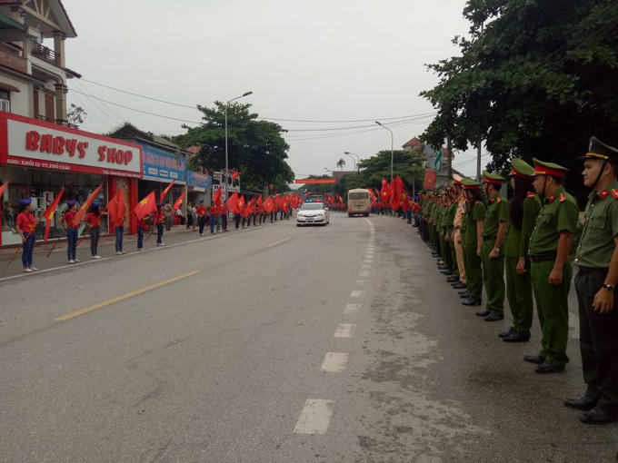 Long trọng và nghiêm trang đón 12 bộ hài cốt liệt sỹ từ nước bạn Lào về quê hương.