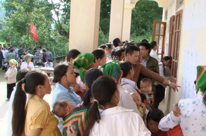 Nghệ An: H&agrave;ng ngh&igrave;n cử tri v&ugrave;ng bi&ecirc;n