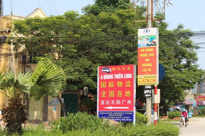 Biển hiệu công ty vận tải bằng tiếng Trung.