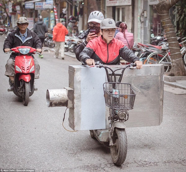 Ai nấy đều tất bật cho một năm cũ sắp qua đi và năm mới sắp tới.