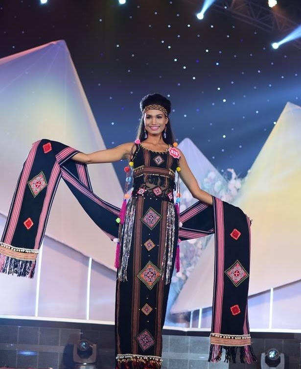 H'Ăng Niê tham dự "Hoa hậu các dân tộc Việt Nam 2011".