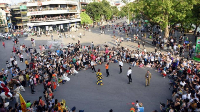 Hà Nội cấm tập trung quá 10 người nơi công cộng
