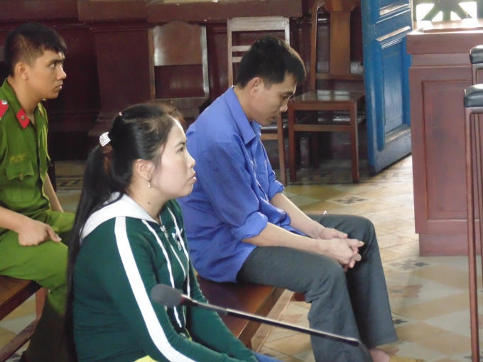 Anh em Đấm trước vành móng ngựa.