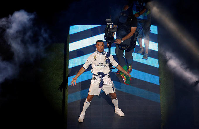 Màn ăn mừng được kéo về Bernabeu