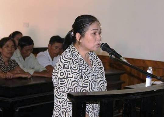Nữ thủ quỹ Võ Thị Huệ lĩnh án 12 năm tù về tội "tham ô tài sản".
