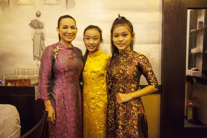 Việc Phi Nhung đứng ra nuôi nấng, chăm sóc nhiều em nhỏ mồ côi, có hoàn cảnh khó khăn... là hành động rất được nhiều người ngưỡng mộ, cảm kích.