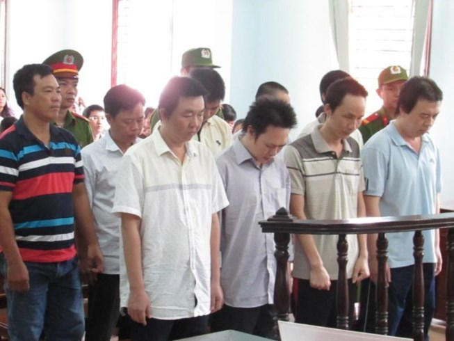 Các bị cáo tại tòa. (Ảnh: báo Pháp luật TP HCM)