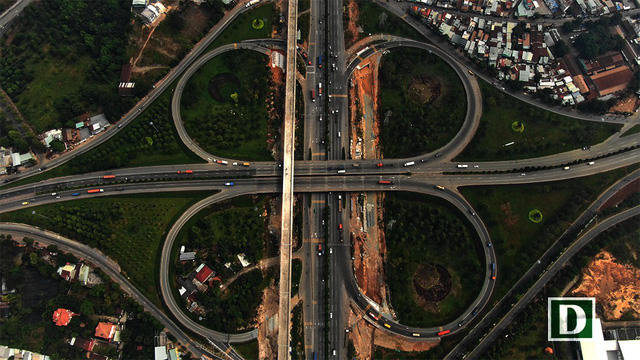 Đoạn metro trên cao khu vực nút giao thông trạm 2 – Khu Công nghệ cao TP.