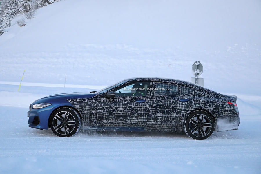 Dù ảnh teaser không hé lộ nhiều về thiết kế 8-Series Gran Coupe, ảnh chạy thử nghiệm của xe đã xuất hiện dần từ năm ngoái cho thấy đầu xe vẫn giữ gần như trọn vẹn thiết kế của bản coupe tiêu chuẩn.