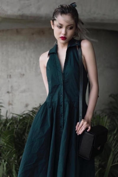 Cô thường xuyên làm người mẫu cho các shop thời trang tại Sài Gòn.