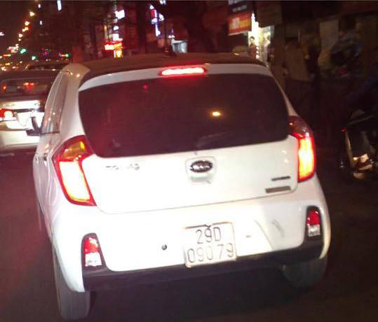 Chiếc xe ô tô KIA Morning gây tai nạn.