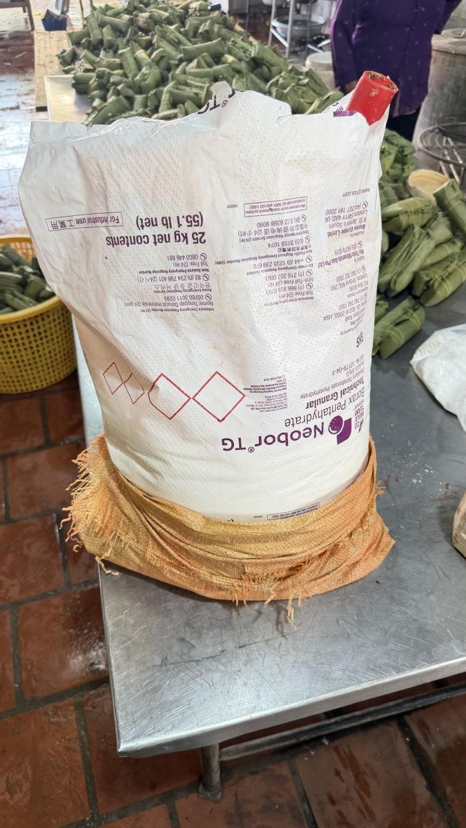 Lực lượng chức năng phát hiện cơ sở sản xuất sử dụng hàn the - Chất cấm trong sản xuất thực phẩm.