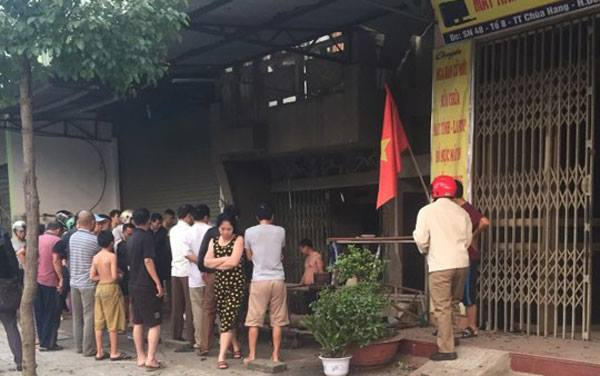 Người dân tập trung rất đông ở nơi xảy ra sự việc.