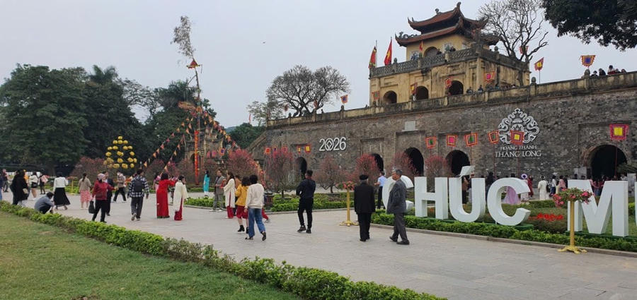 Nhân dân và du khách được trải nghiệm các hoạt động đặc sắc tại Hoàng thành Thăng Long (Ảnh: Hương Thu)