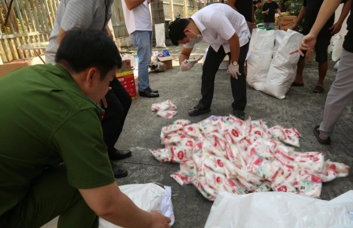 Bột ngọt, bột nêm giả.