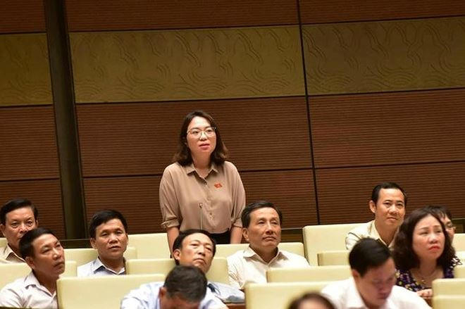 Đại biểu Phạm Thị Minh Hiền và nhiều đại biểu vẫn mong Bộ trưởng Phùng Xuân Nhạ kiên quyết hơn nữa, đề cao hơn nữa trách  nhiệm của người đứng đầu.