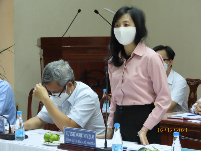 Trưởng Ban Văn hoá - Xã hội HĐND tỉnh trao đổi, trả lời về những nội dung báo chí quan tâm.
