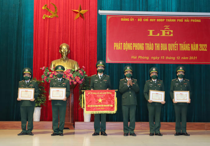 Các tập thể, cá nhận được nhận danh hiệu chiến sỹ thi đua cơ sở, chiến sỹ tiên tiến.