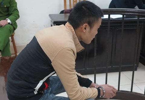 Lê Đình Duy trước vành móng ngựa.