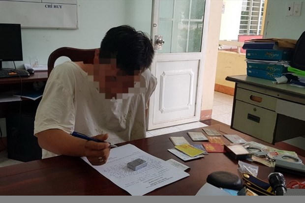 Bắt quả tang sinh viên trộm đồng hồ 138 triệu đồng. (Nguồn: laodong.vn)