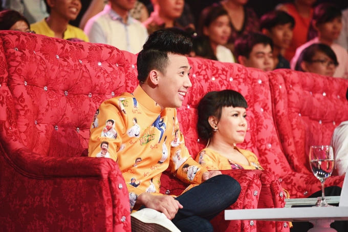 Gil L&ecirc; l&uacute;ng t&uacute;ng khi Trấn Th&agrave;nh tr&ecirc;u chọc chuyện bị &eacute;p lấy chồng