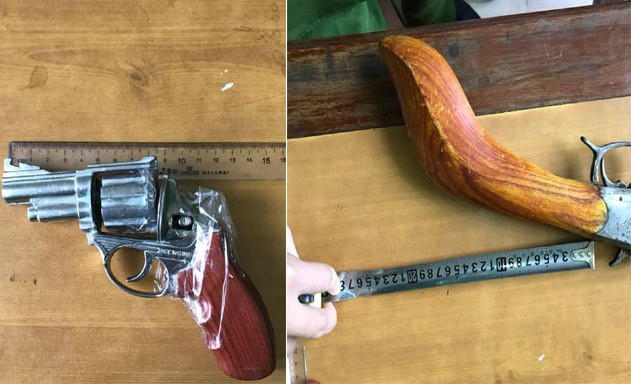 Hai khẩu súng tự chế mà nhóm đối tượng mang theo.