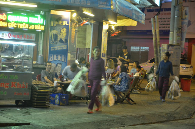 Những quán nhậu từng bị ông Hải xử phạt nay lại tái lấn chiếm.