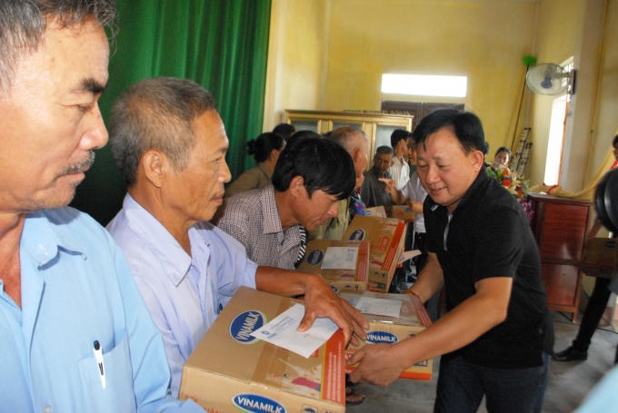 Vinamilk hỗ trợ người d&acirc;n H&agrave; Tĩnh v&agrave; Quảng B&igrave;nh 2 tỷ đồng