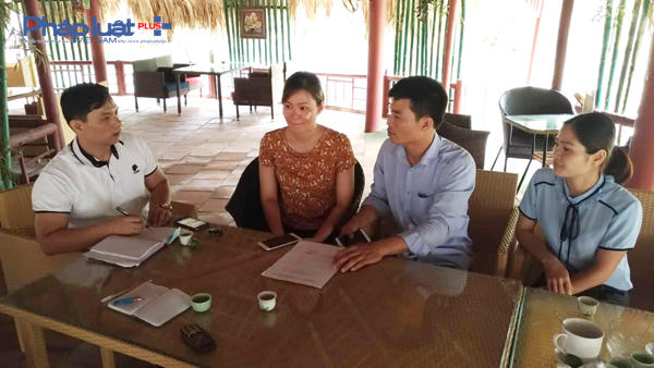 Những giáo viên tiếng Anh từng cống hiến gần 10 năm trong ngành, đã không được nhận hồ sơ dư tuyển viên chức tại huyện Như Xuân. (Ảnh: Anh Thắng)
