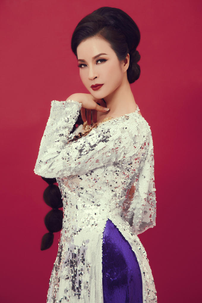 MC Thanh mai sang trọng kiêu sa trong những mẫu áo dài cách tân