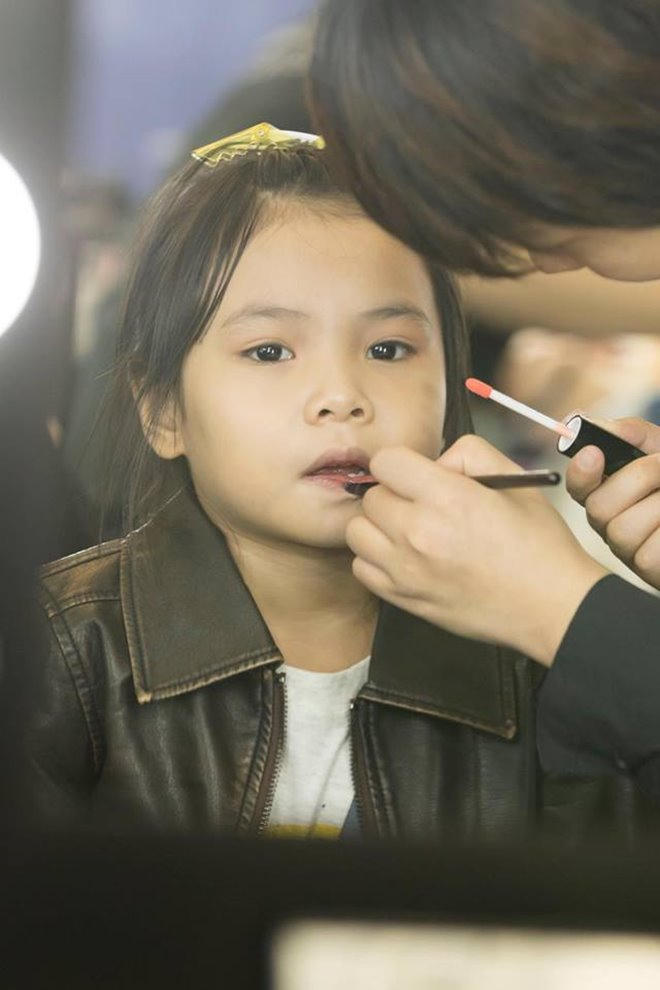 Xu&acirc;n Lan đưa 4 học tr&ograve; nh&iacute; đến Shanghai Fashion Week