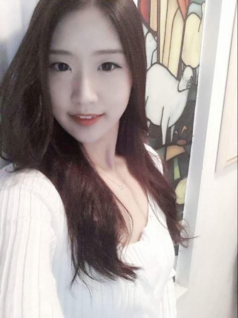 C&ocirc; g&aacute;i H&agrave;n Quốc với những cover b&agrave;i h&aacute;t tiếng việt đang g&acirc;y b&atilde;o cộng đồng mạng