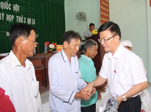 Bộ trưởng Bộ Tư pháp cùng Đoàn ĐBQH tỉnh Kiên Giang đơn vị số 2 đã trao 6 phần cho các gia đình có hoàn cảnh khó khăn trên địa bàn huyện Vĩnh Thuận và U Minh Thượng.