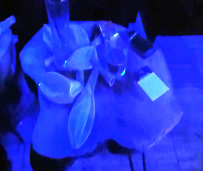 Một bàn có thể sử dụng thoải mái tùy thích.