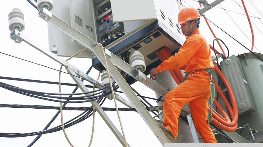 Hiện nay, đời sống người dân đã được nâng cao, mức tiêu dùng phổ biến từ 200 - 300 kWh nên cách chia bậc hiện tại không còn phù hợp. Ảnh: Lê Tiên