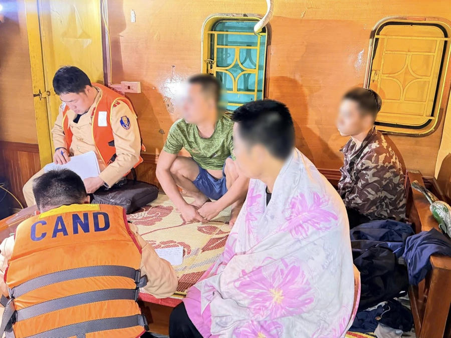 Lực lượng chức năng làm việc với những người liên quan.