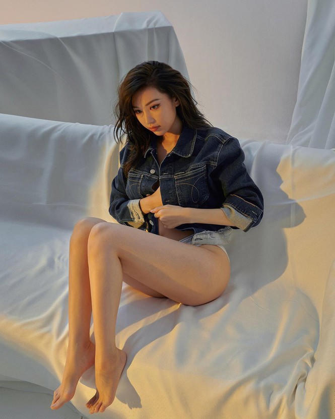 Nữ ca sĩ ‘Ghen Cô Vy’ tung ảnh nội y còn ‘thả rông’, khoe đường cong sexy - ảnh 6