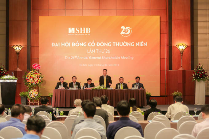 Đoàn Chủ tịch đã thẳng thắn trả lời các vấn đề cổ đông đặc biệt quan tâm như cổ tức, kế hoạch kinh doanh 2018