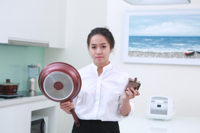 Sau một ngày làm việc mệt nhoài, lại thêm thời gian nấu nướng và dọn rửa, người vợ rất khó để là cô nàng thơm phức nước hoa sau giờ tan ca như thuở hẹn hò.