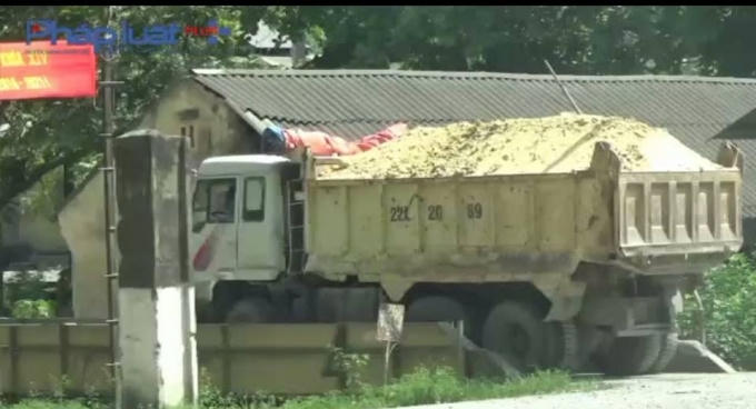 Tuy&ecirc;n Quang: &ldquo;Ăn cắp&rdquo; t&agrave;i nguy&ecirc;n &ldquo;trắng trợn&rdquo; ngay cạnh nh&agrave; Chủ tịch x&atilde;?