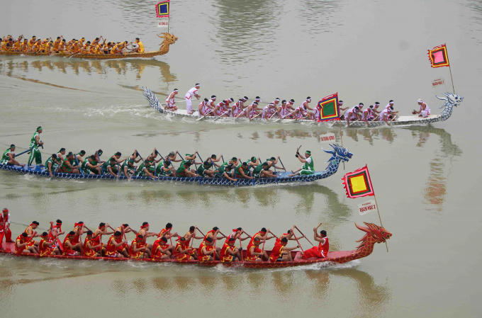 Giỗ Tổ H&ugrave;ng Vương 2018: S&ocirc;i động lễ hội bơi chải truyền thống tr&ecirc;n S&ocirc;ng L&ocirc;