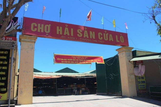 Chợ hải sản Cửa Lò vắng khách chưa từng thấy.