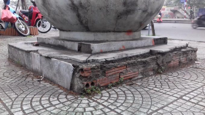 Cột đồng hồ kỷ niệm 1.000 năm Thăng Long ngừng hoạt động, te tua vì thời gian